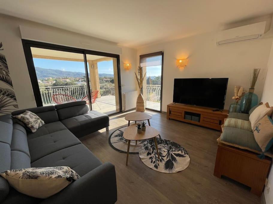 Proche Ajaccio Et Exclusive 2 A 10 Voyageurs * Bastelicaccia